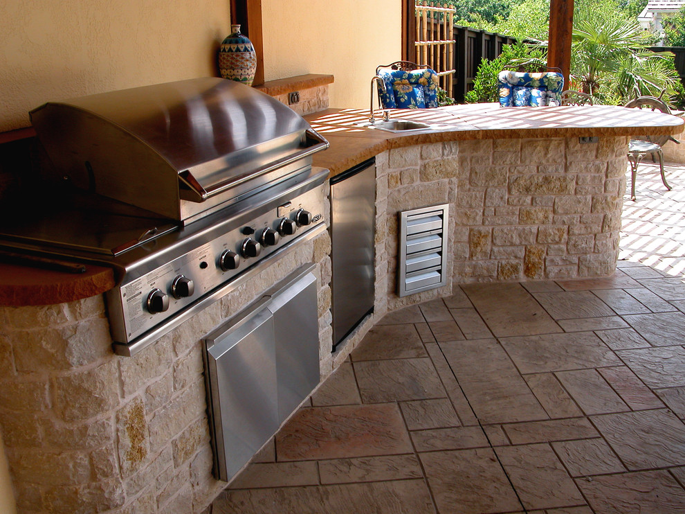 Dal-Rich Outdoor Kitchen and Grilling spaces - Traditional - Patio ...