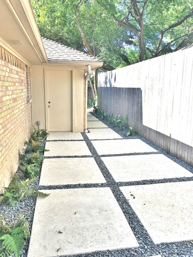 Esempio di un patio o portico minimal di medie dimensioni e dietro casa con lastre di cemento