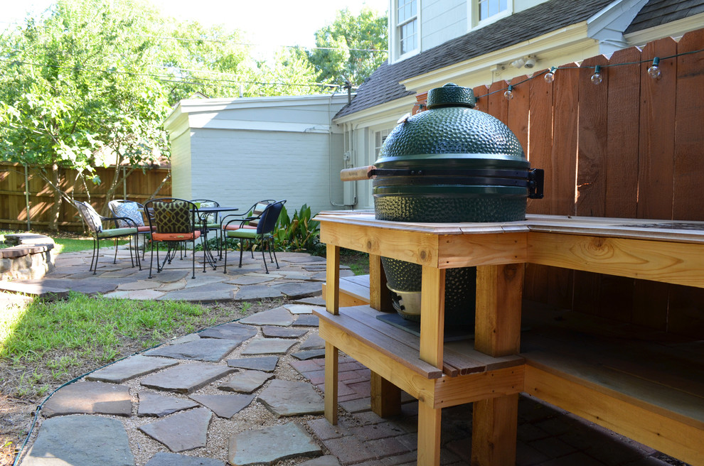 Photo of a traditional patio in Dallas with a bbq area.
