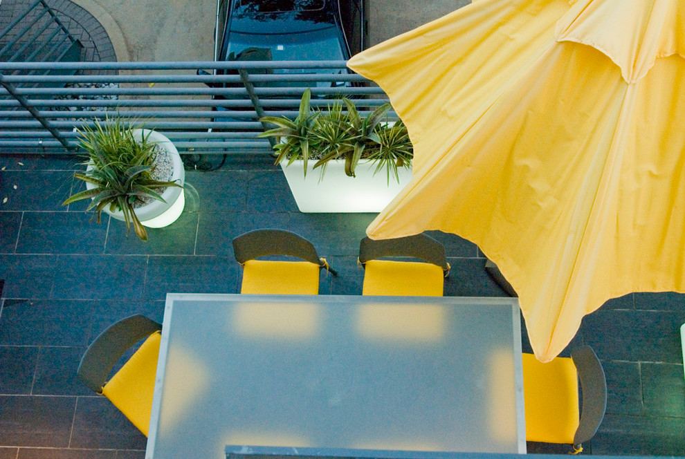 Inspiration for a modern patio remodel in Dallas