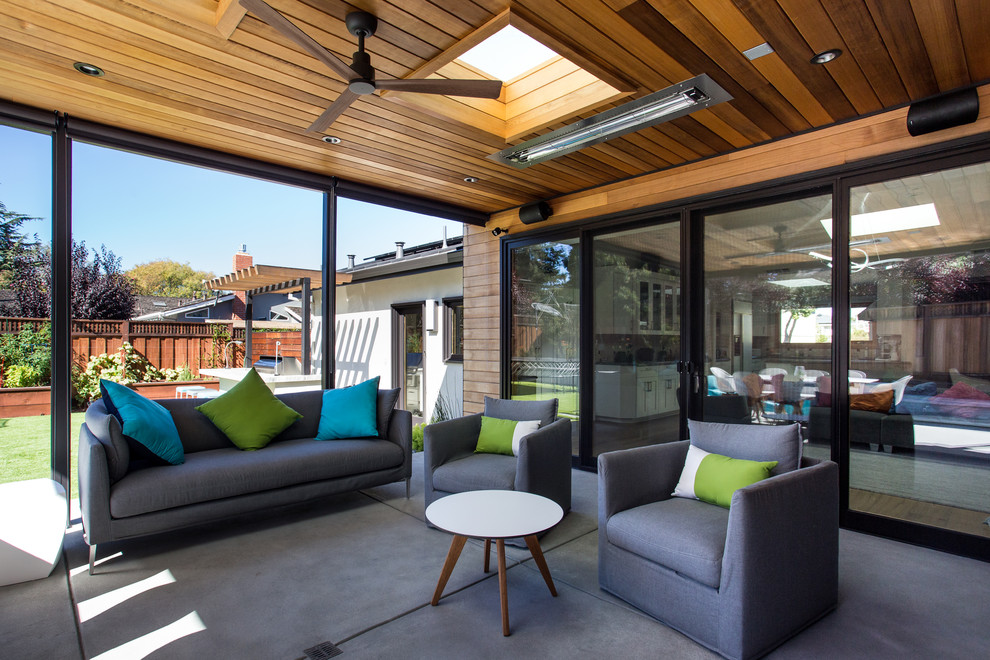 Patio - mid-sized modern backyard patio idea in San Francisco