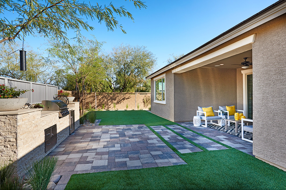 Idées déco pour une terrasse arrière contemporaine.