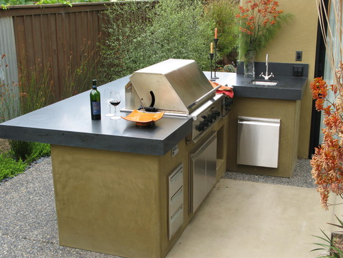 Modern L-shaped outdoor kitchen