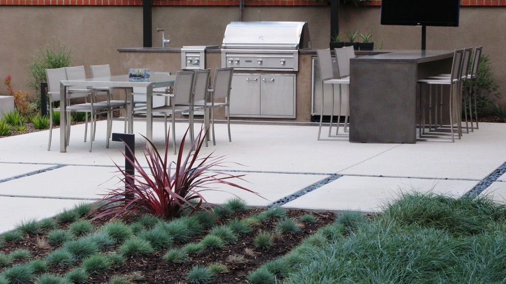 Example of a trendy patio kitchen design in San Diego
