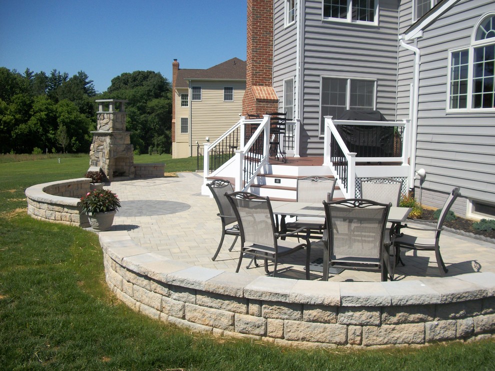 Example of a classic patio design in Baltimore