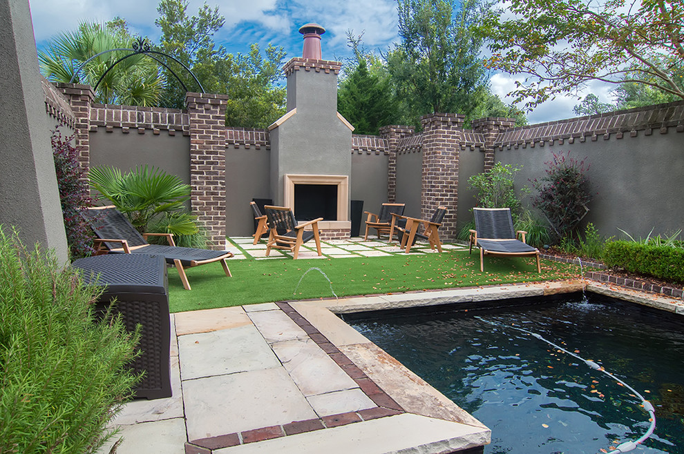 Inspiration for a mid-sized contemporary courtyard patio remodel in Charleston with a fire pit and no cover