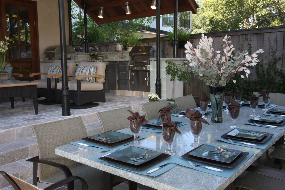 Example of a transitional patio design in Houston