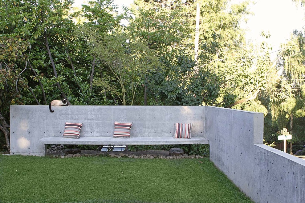 Inspiration for a contemporary patio in Seattle.