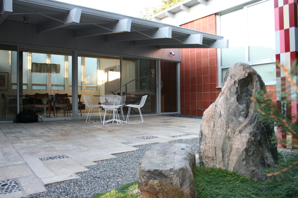 Idee per un patio o portico minimalista