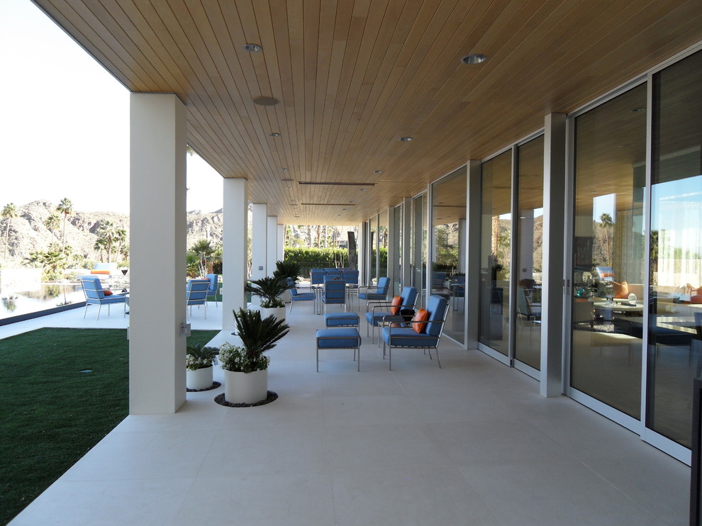 Immagine di un patio o portico moderno