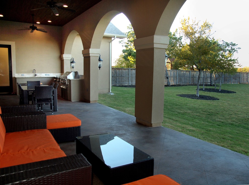 Design ideas for a contemporary patio in Austin.