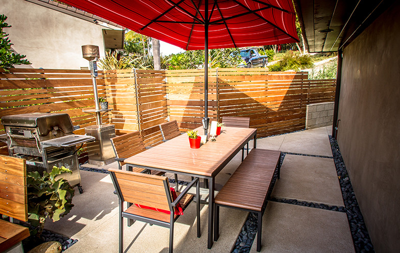 Example of a minimalist patio design in San Diego