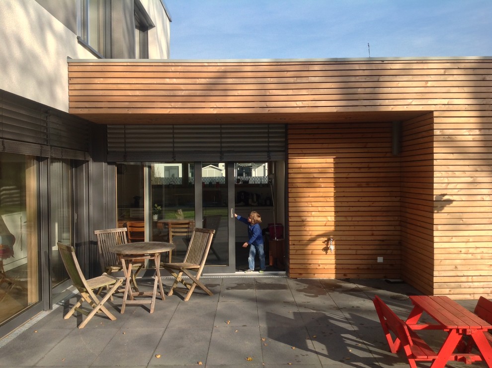 Photo of a modern patio in Dortmund.