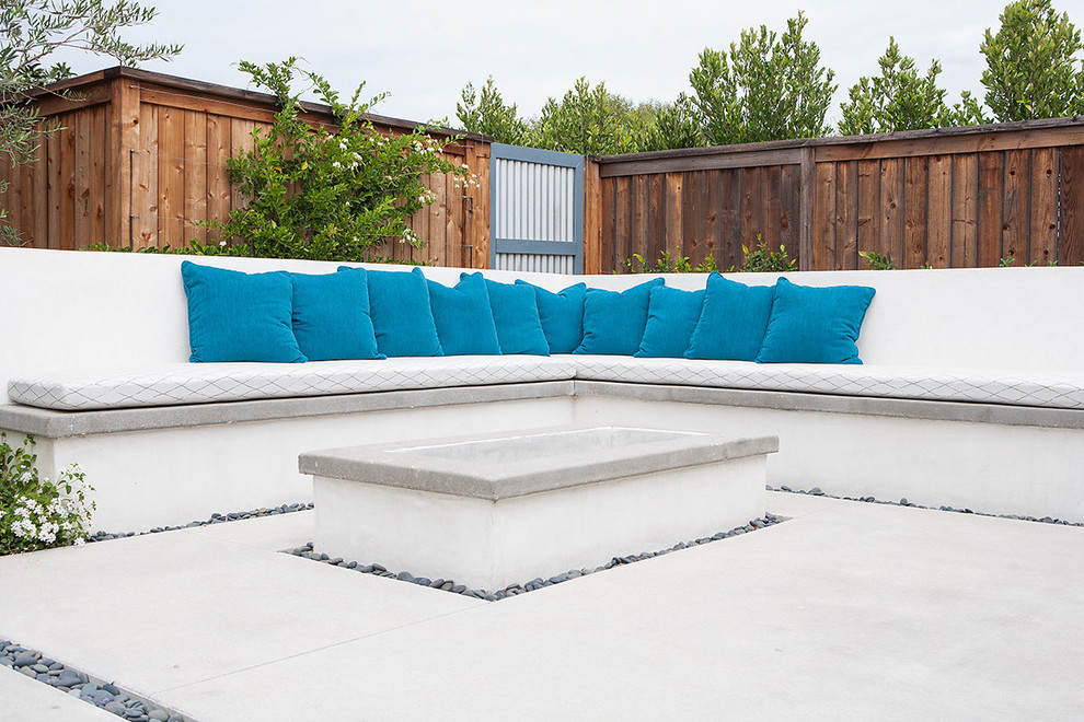 This is an example of a medium sized contemporary patio in Orange County.