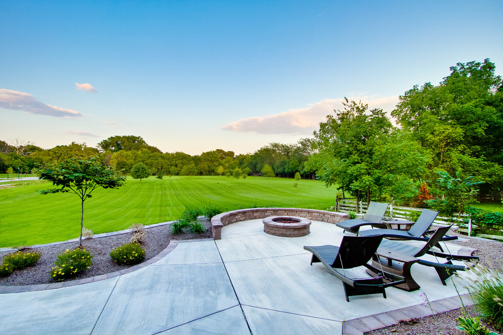 Downtown Zionsville Traditional Patio Indianapolis by MB