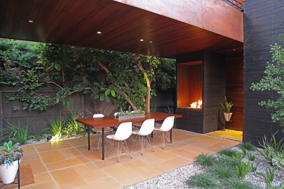Inspiration for a contemporary patio in Los Angeles with fencing.