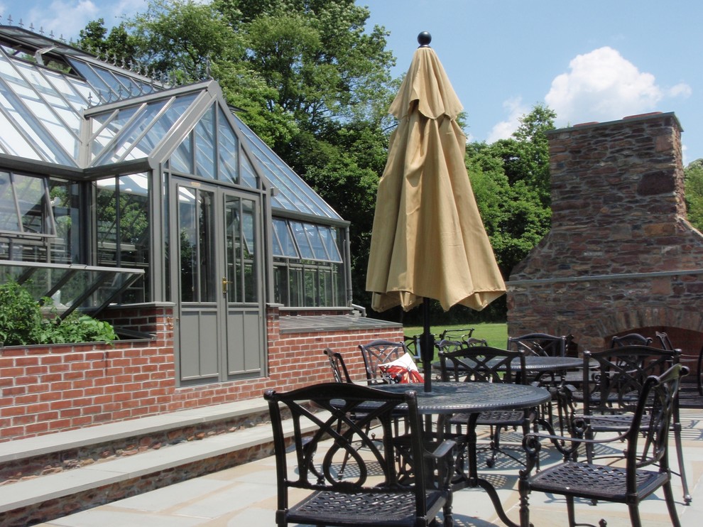 Eastern Pennsylvania greenhouse with wine cellar Traditional Patio