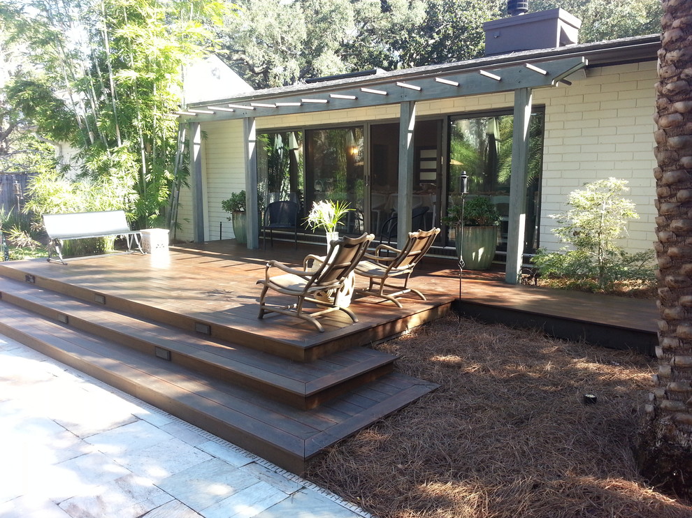 Design ideas for a world-inspired patio in Jacksonville.