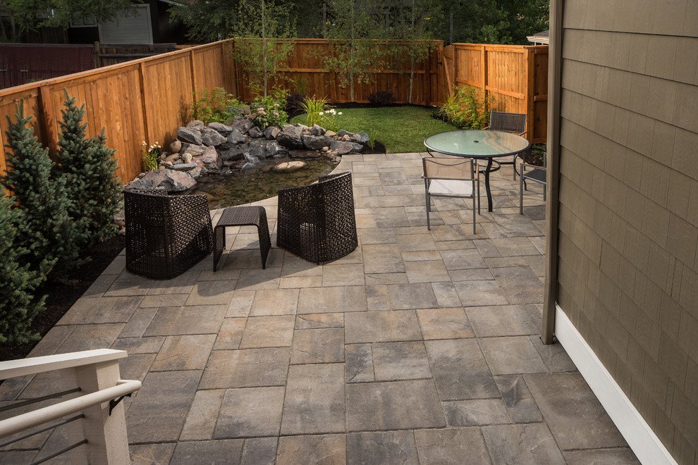 Design ideas for a classic patio in Seattle.