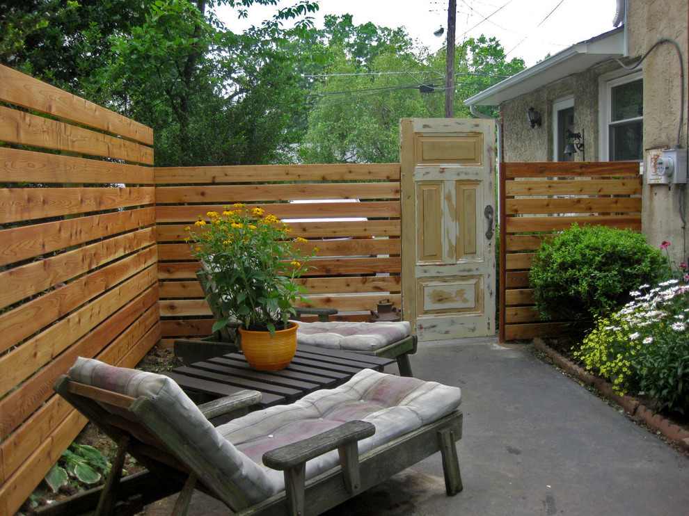 Example of an eclectic patio design in Philadelphia