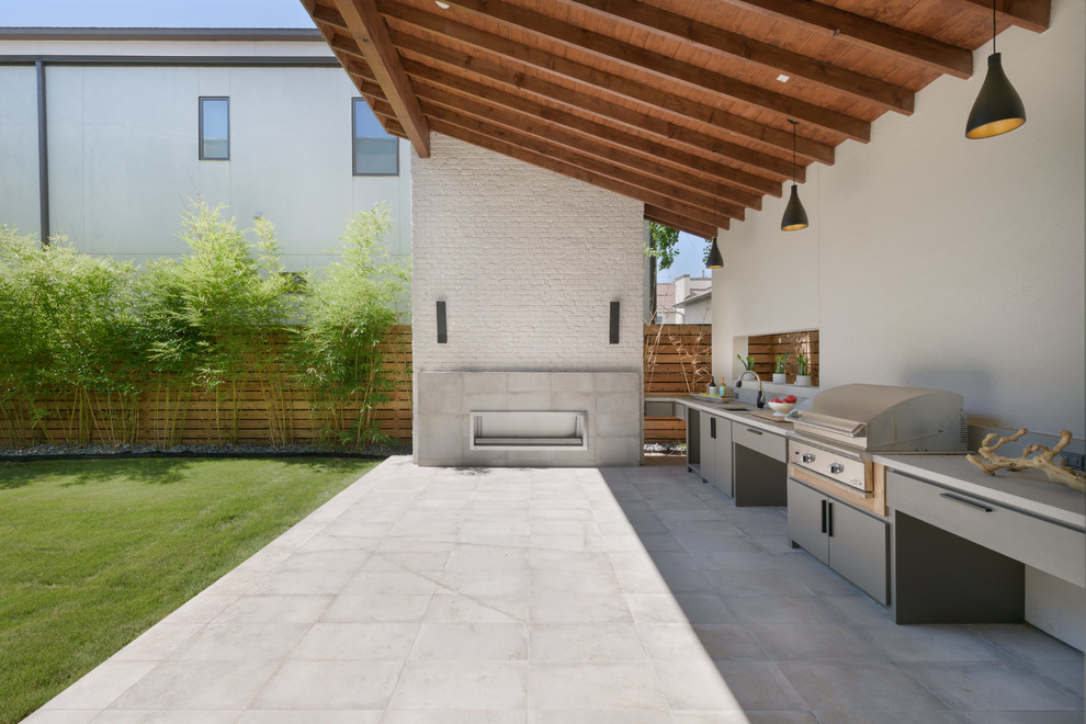 Foto de patio contemporáneo en patio trasero con cocina exterior y adoquines de hormigón
