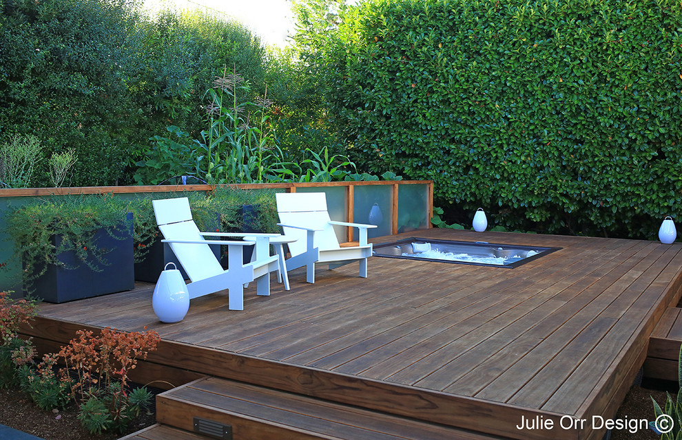 Inspiration for a mid-sized contemporary backyard patio vegetable garden remodel in San Francisco with decking