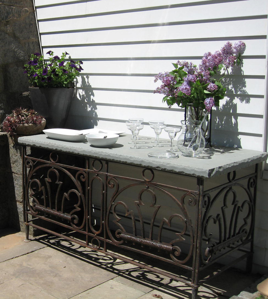 Small elegant backyard patio kitchen photo in Newark