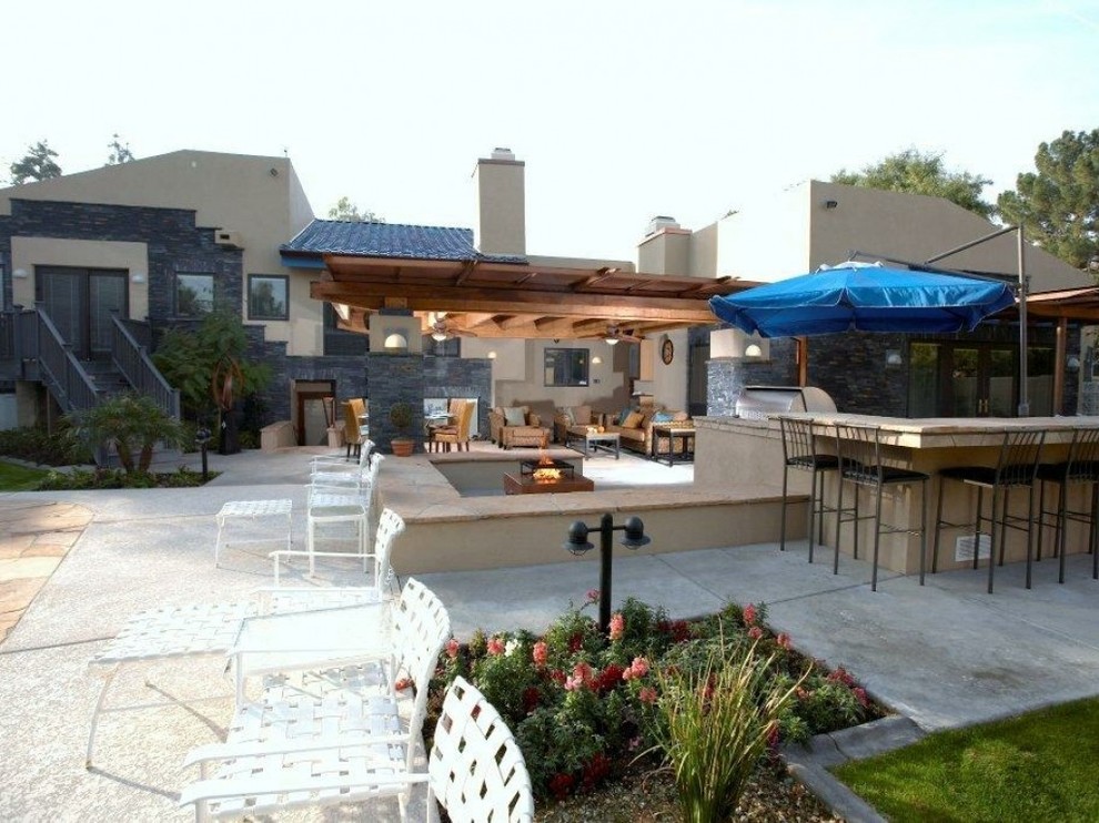 Inspiration for a large backyard concrete patio kitchen remodel in Phoenix with a roof extension