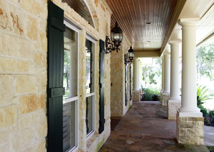 Example of a classic patio design in Houston