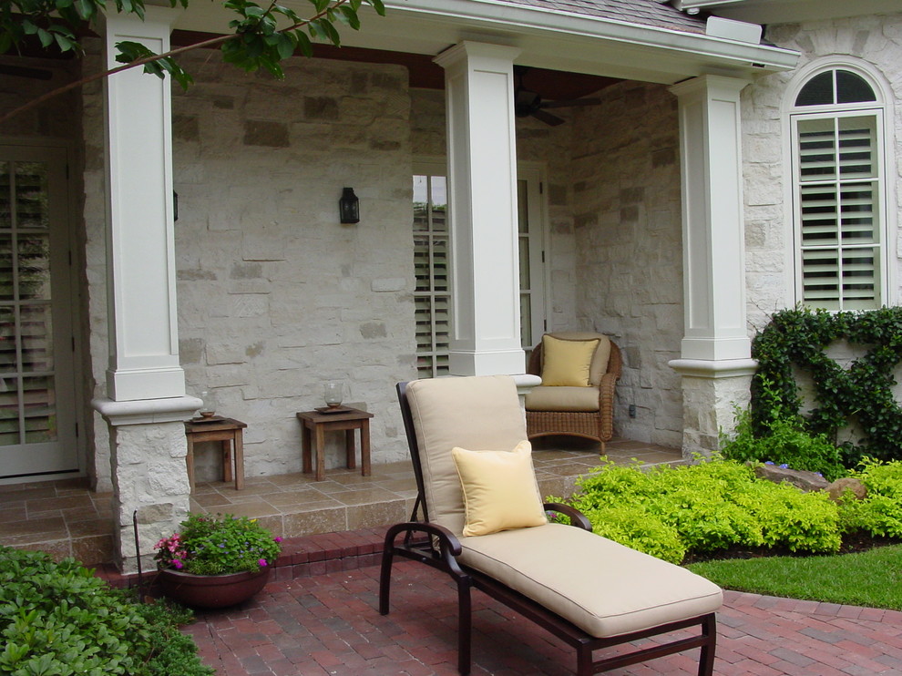 This is an example of a traditional patio in Houston.