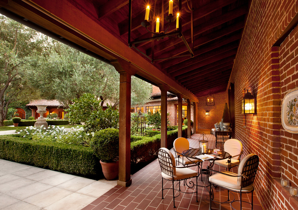 Photo of a traditional courtyard patio in San Francisco.