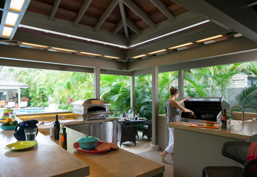 Moderne Pergola mit Grillplatz in Hawaii