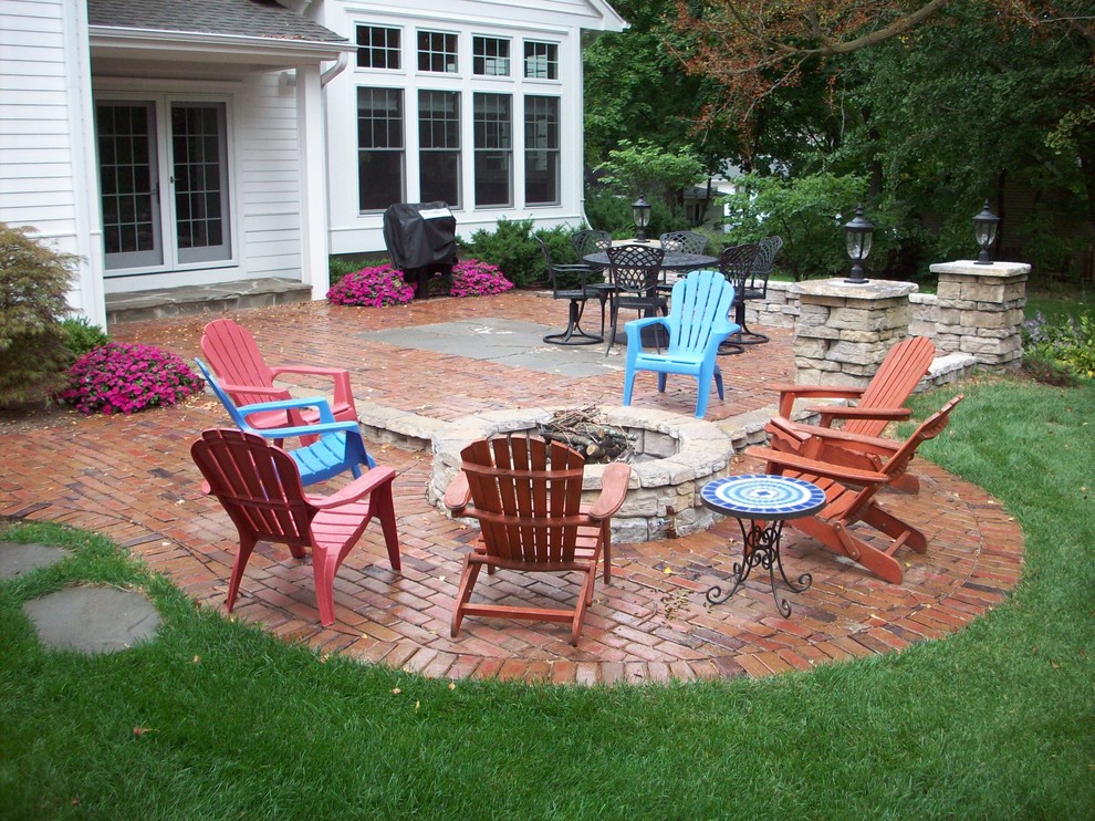 This is an example of a country patio in Chicago.
