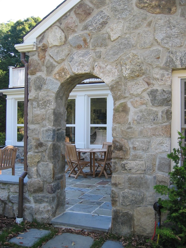 Foto di un patio o portico classico con nessuna copertura