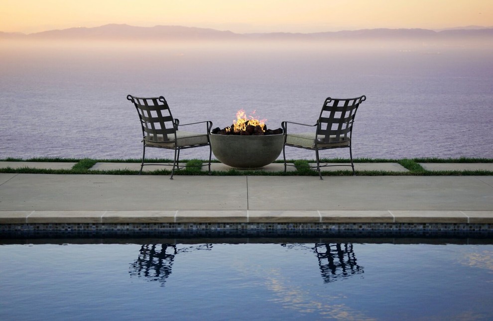 Patio - mid-sized contemporary backyard concrete paver patio idea in Los Angeles with a fire pit and no cover