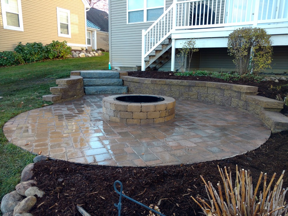 Example of a classic backyard concrete paver patio design in Grand Rapids