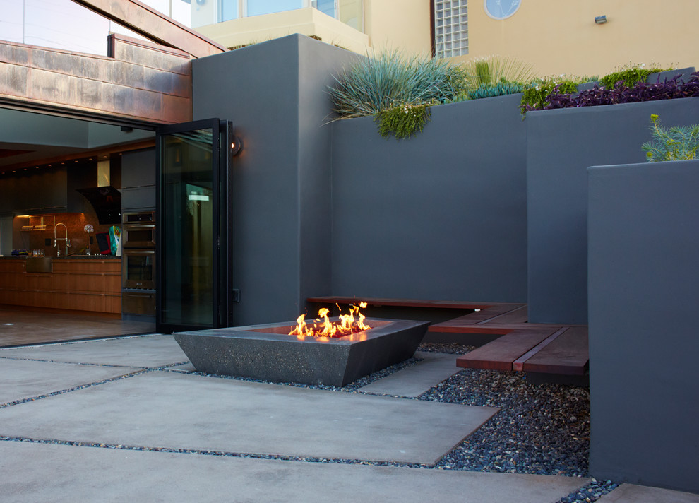 Contemporary patio in San Luis Obispo.