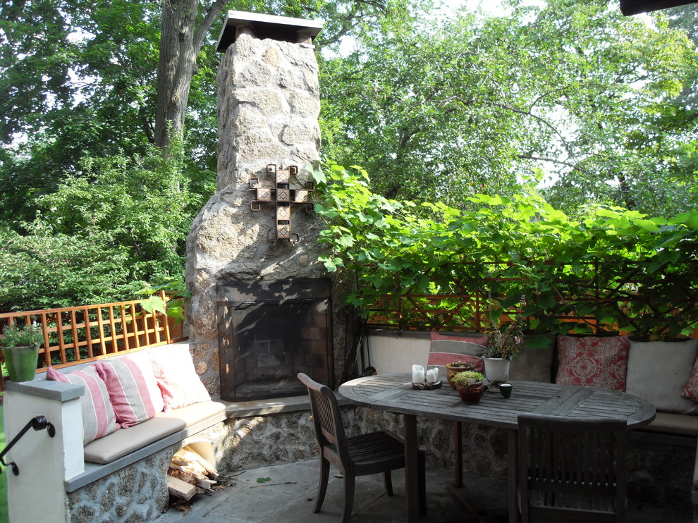 Example of a classic patio design in New York