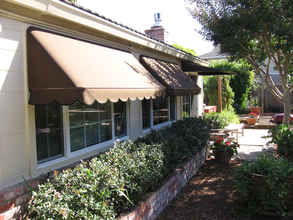 Inspiration for a mid-sized timeless side yard patio remodel in San Francisco with an awning