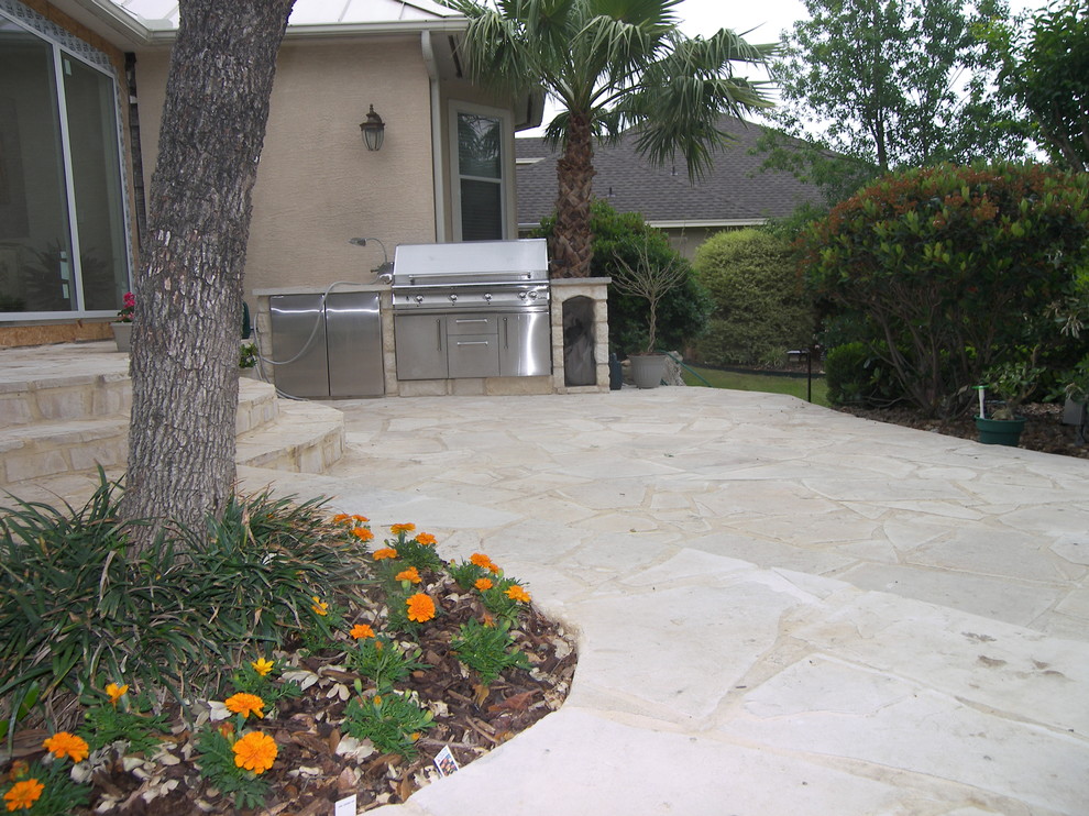 Flagstone patio part of dining room expansion project. Patio Austin de 12 Jordan Stones