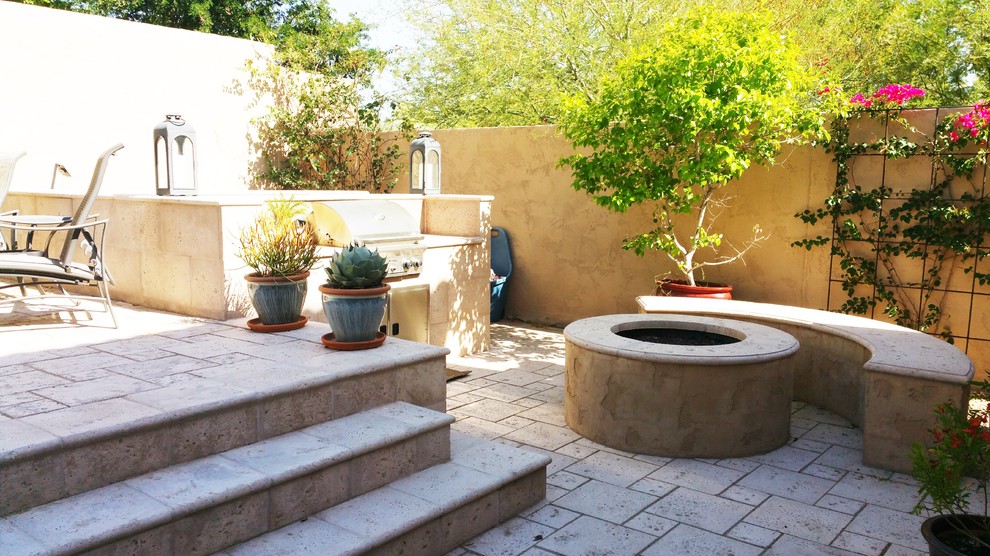 Идея дизайна: двор на заднем дворе в средиземноморском стиле без защиты от солнца