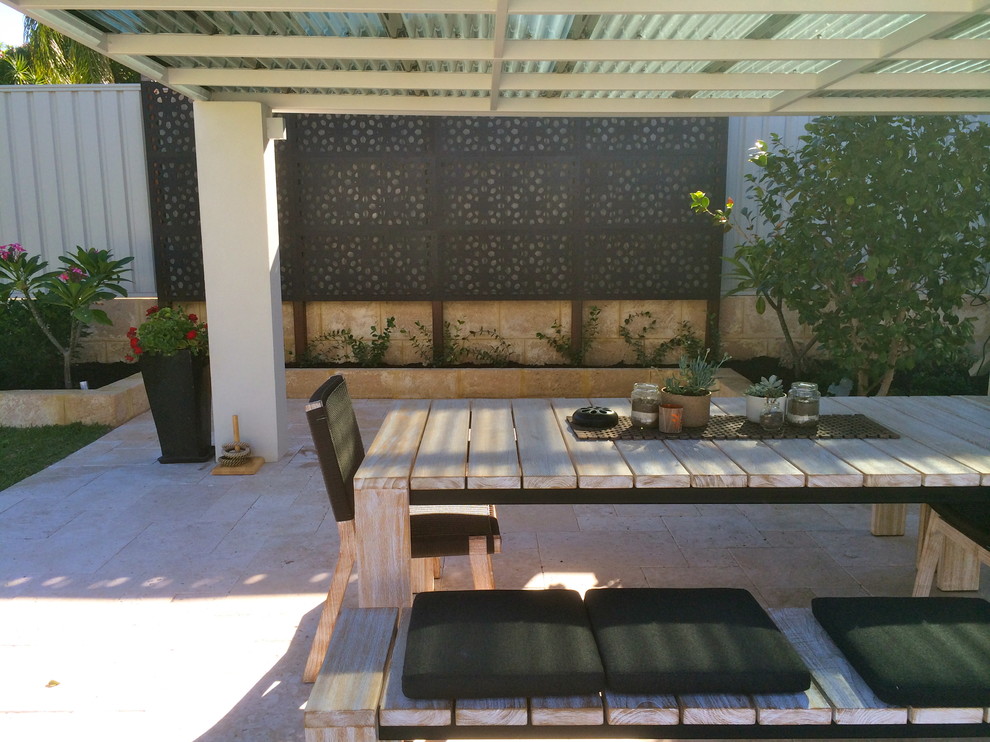 Inspiration for a contemporary patio remodel in Perth
