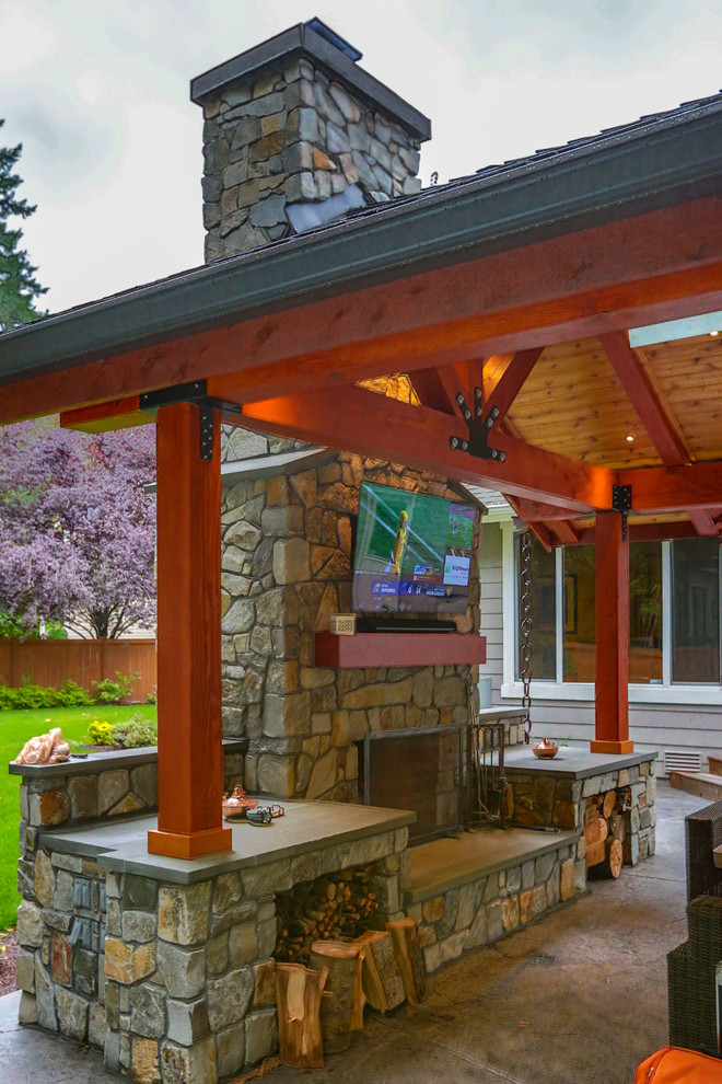 Imagen de patio de estilo americano grande en patio trasero y anexo de casas con cocina exterior y losas de hormigón
