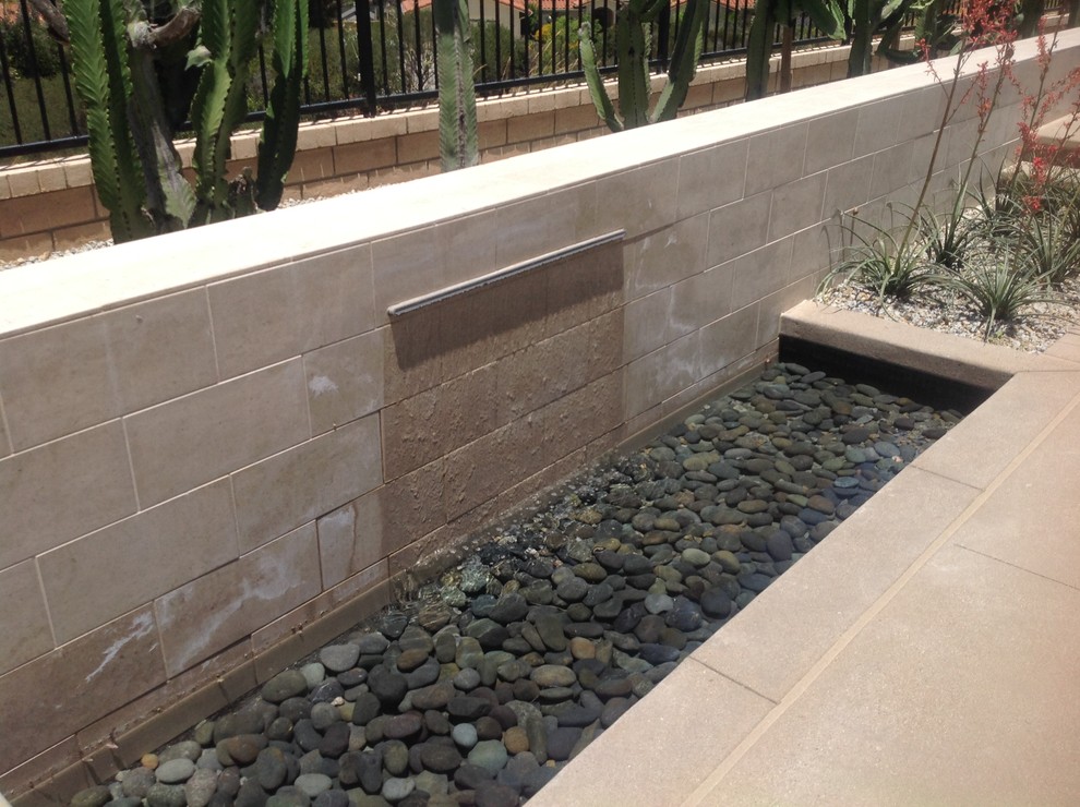 Inspiration for a mid-sized contemporary backyard water fountain landscape in San Diego.