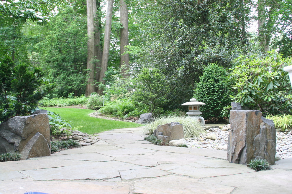Example of a zen patio design in New York