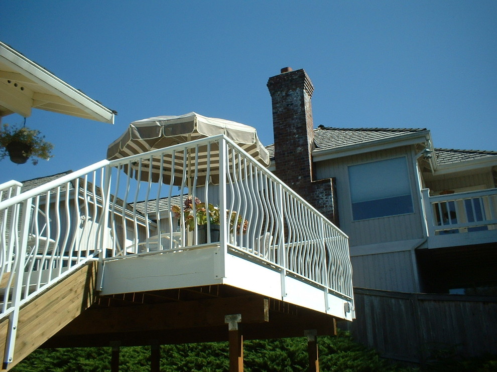 Front Entry/New Roofline & Extended Deck/Railing Traditional Patio