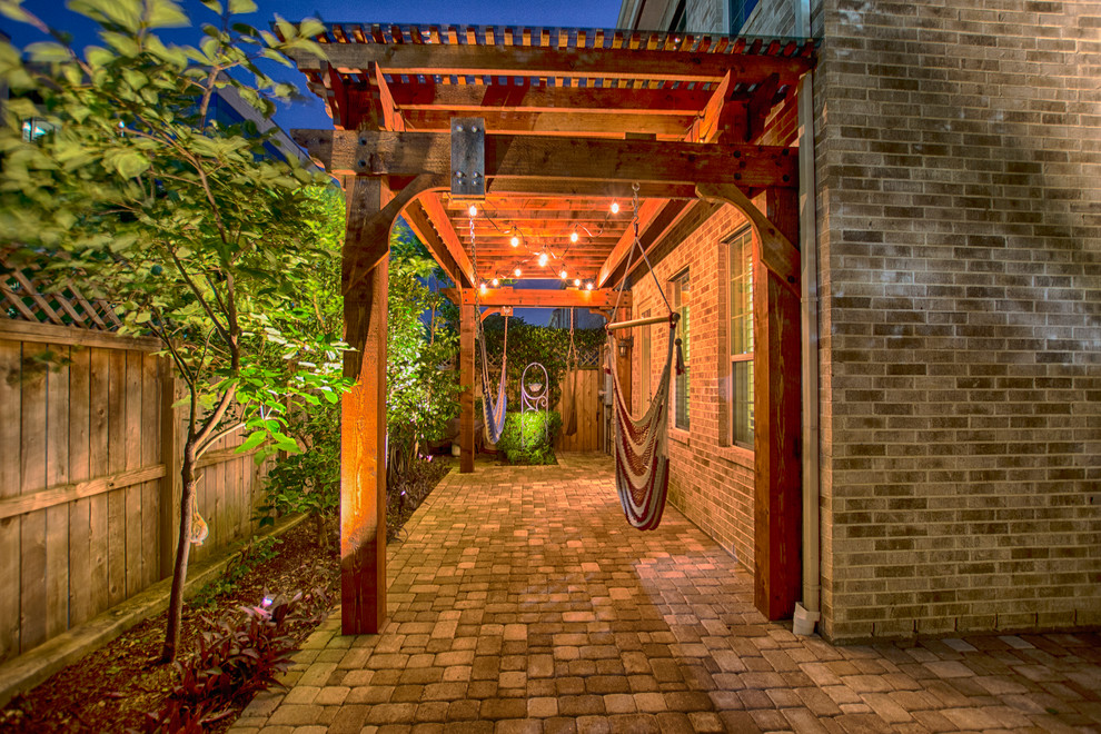 Patio vertical garden - mid-sized traditional backyard brick patio vertical garden idea in Houston with a pergola