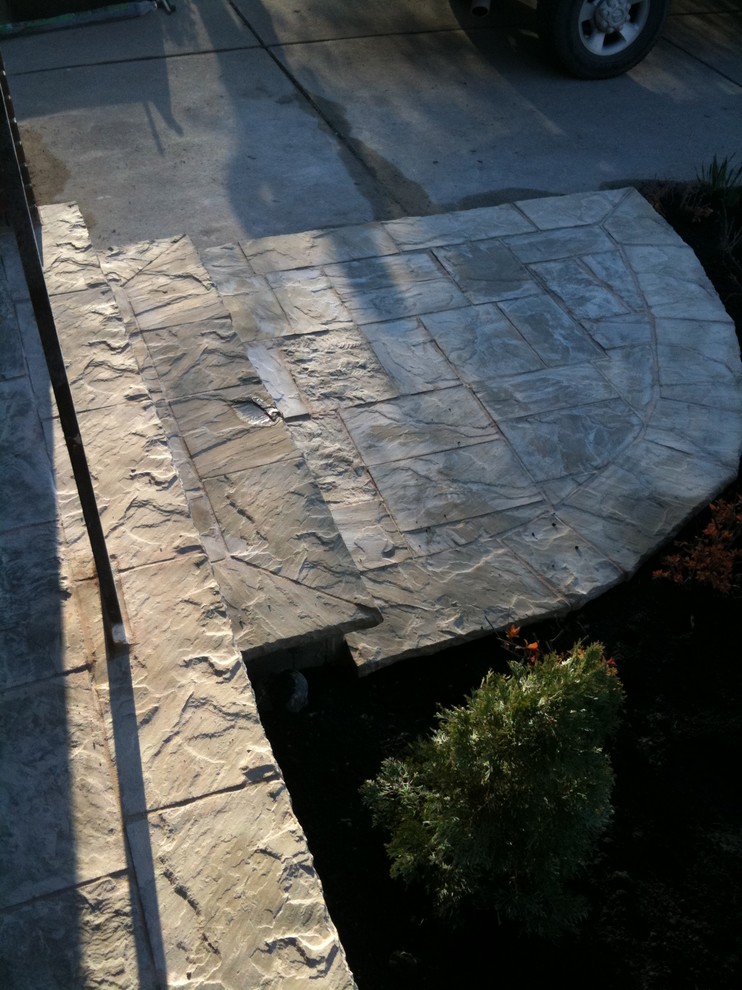 FRONT PORCH TOP FLAGSTONE WET LAY Traditional Patio Toronto by