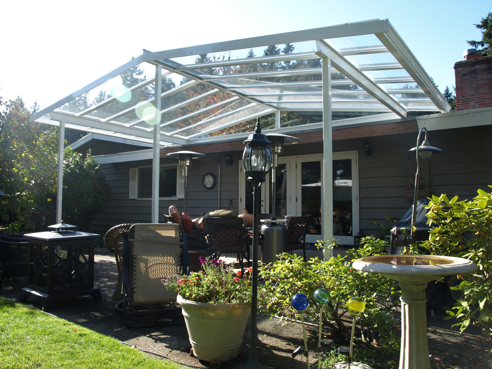 Example of a classic patio design in Seattle