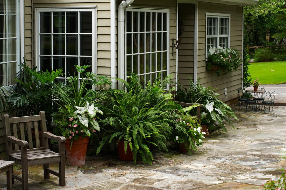 Design ideas for a traditional patio in Birmingham.